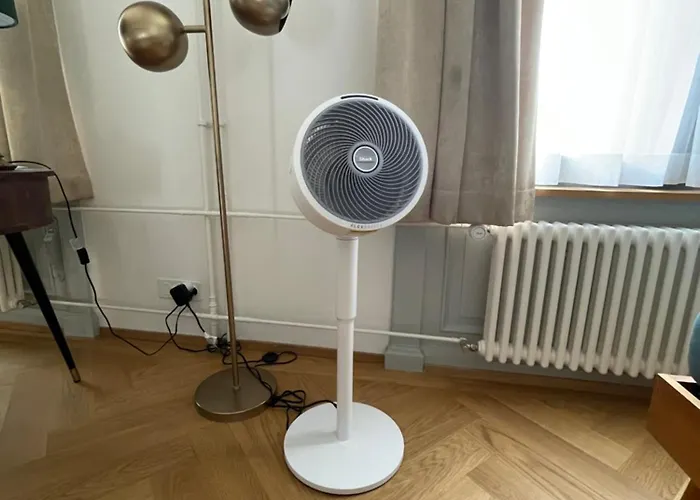 Exclusive Next To Main Station *