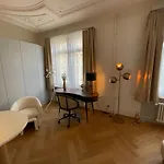 Exclusive Next To Main Station דירה *