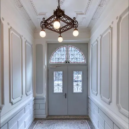 Exclusive One And Deluxe Twin Double Next To Main Station アパート