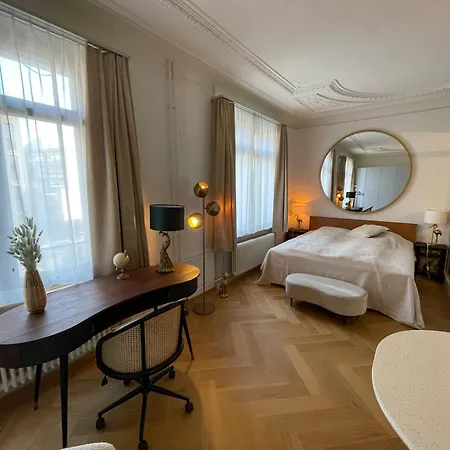 Apartment Exclusive Next To Main Station *