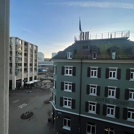 Exclusive Next To Main Station Lejlighed