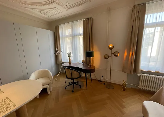 Exclusive Next To Main Station Lejlighed *