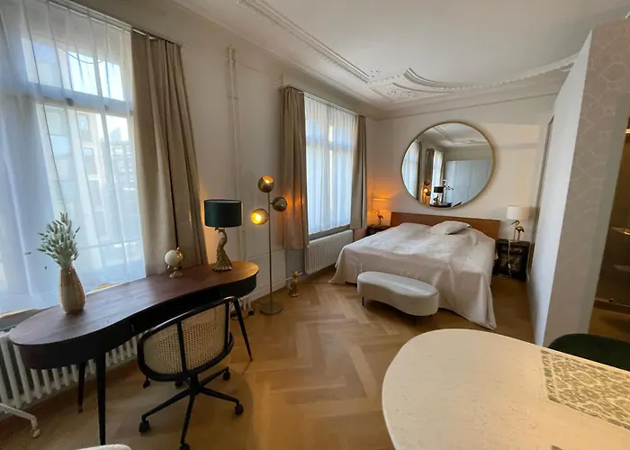 Daire Exclusive Next To Main Station