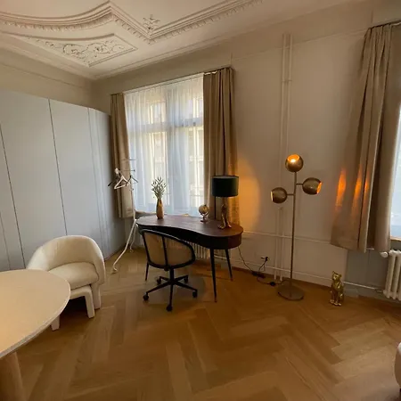 Exclusive One Next To Main Station Apartment *